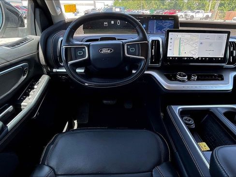 Used 2025 Ford Expedition Max Platinum AWD/4WD image 5