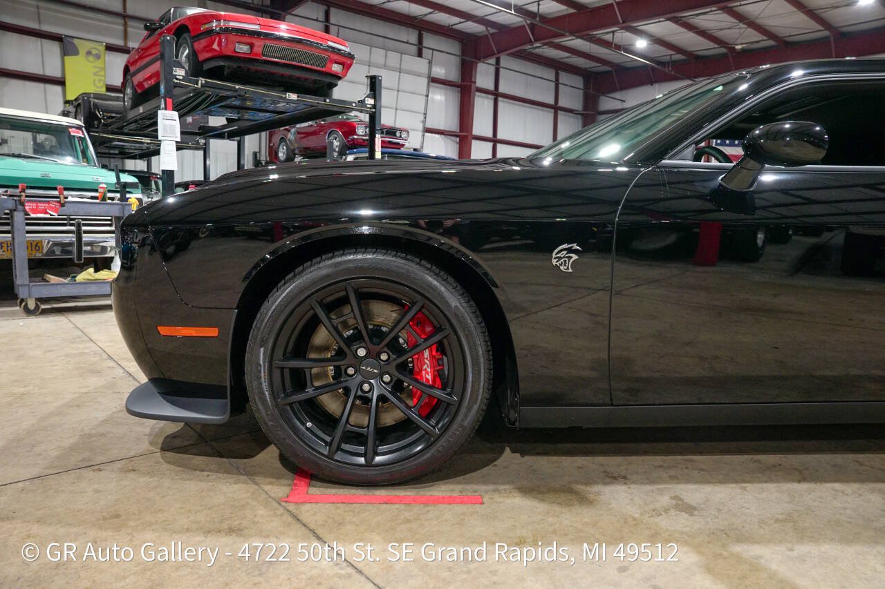 Used 2023 Dodge Challenger SRT Hellcat RWD image 3