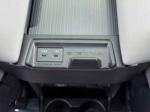 Used 2026 Toyota Sienna XLE FWD image 37