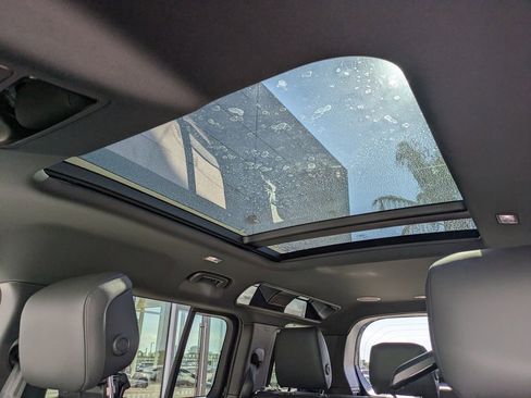 New 2026 Land Rover Defender 110 X-Dynamic SE image 22