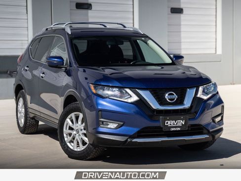 Used 2017 Nissan Rogue SV AWD/4WD image 1