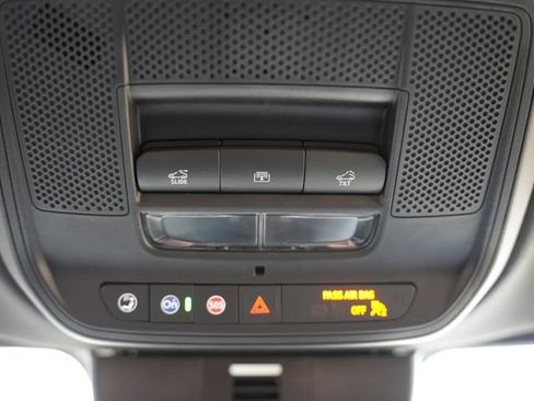 Used 2024 GMC Acadia AT4 image 31