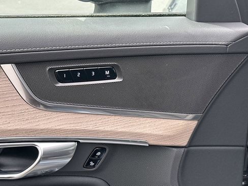 New 2026 Volvo XC90 B5 Core image 12