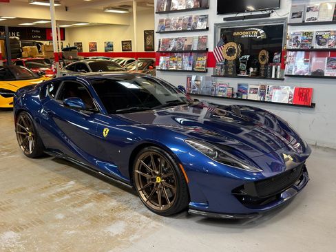 Used 2019 Ferrari 812 Superfast RWD image 4