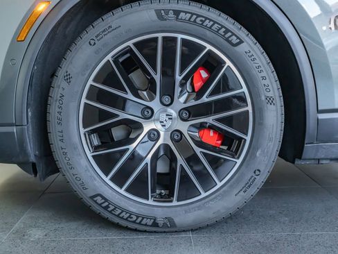 Used 2025 Porsche Macan 4S Electric image 11