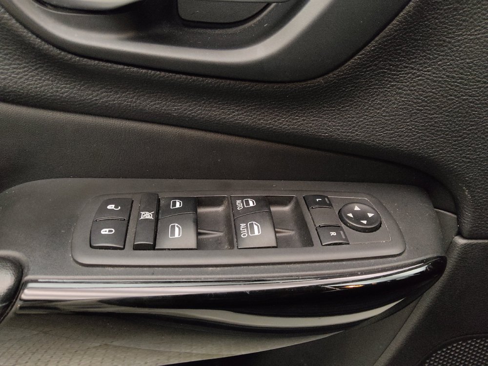 Used 2019 Jeep Cherokee Latitude Plus AWD/4WD image 27