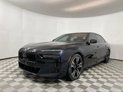 Used 2024 BMW 760i xDrive w/ Executive Package image 3