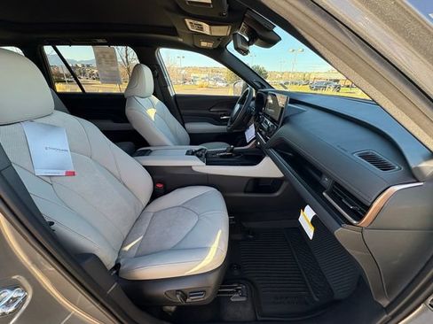 Used 2026 Toyota Grand Highlander AWD Hybrid image 35