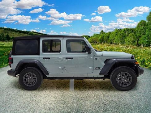 Used 2024 Jeep Wrangler Unlimited Sport AWD/4WD image 7