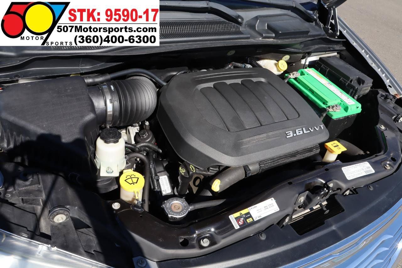 Used 2013 Chrysler Town & Country Touring FWD image 22