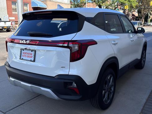 Used 2024 Kia Seltos LX image 4