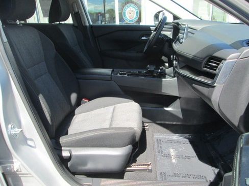 Used 2025 Nissan Rogue SV AWD/4WD image 15