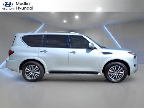Used 2024 Nissan Armada SL w/ Captain's Chairs Package image 2