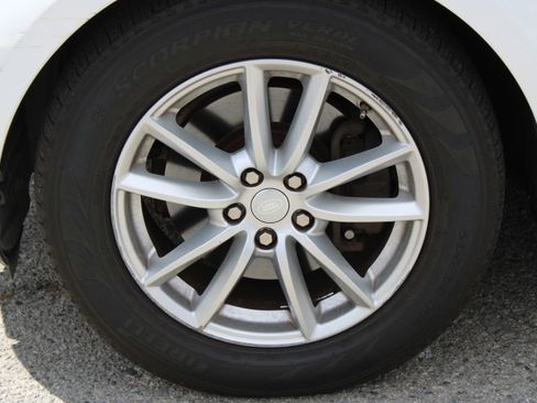 Used 2017 Land Rover Range Rover Sport SE AWD/4WD image 8