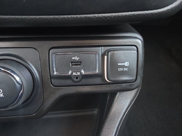 Used 2023 Jeep Renegade Altitude AWD/4WD image 6