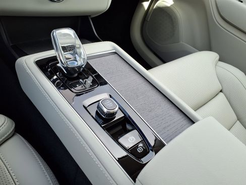 New 2026 Volvo XC90 B6 Ultra w/ Lounge Package image 15