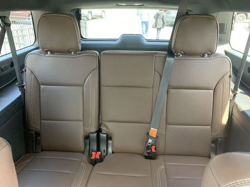 Used 2024 Chevrolet Suburban High Country image 34