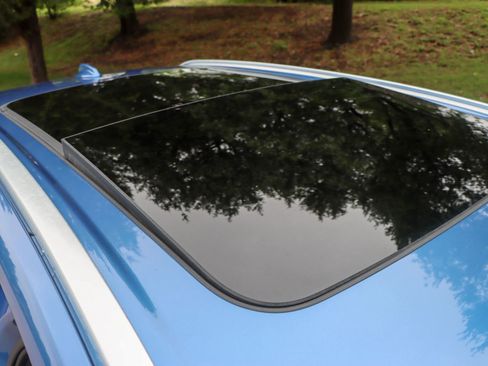 Used 2018 Volvo XC60 T6 R-Design w/ Convenience Package image 9