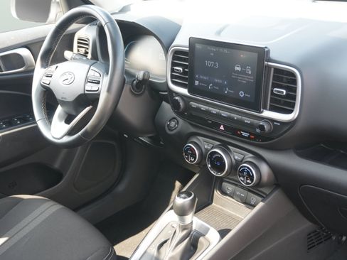 Used 2025 Hyundai Venue SEL FWD image 28