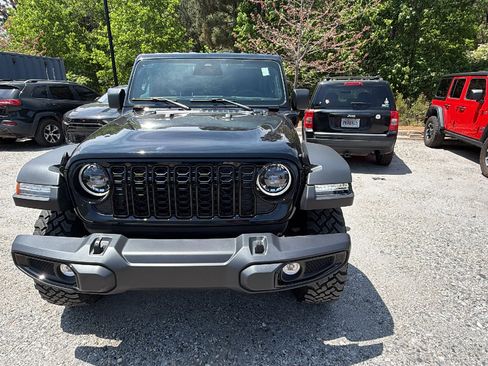 Used 2025 Jeep Wrangler Willys AWD/4WD image 3