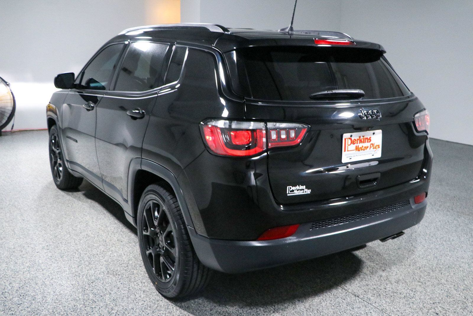 Used 2022 Jeep Compass Latitude FWD image 9