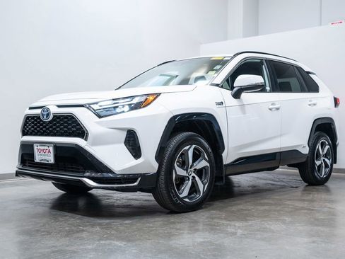 Used 2024 Toyota RAV4 SE w/ Weather & Moonroof Package image 3