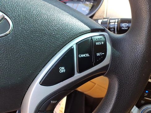 Used 2012 Hyundai Elantra GLS FWD image 21