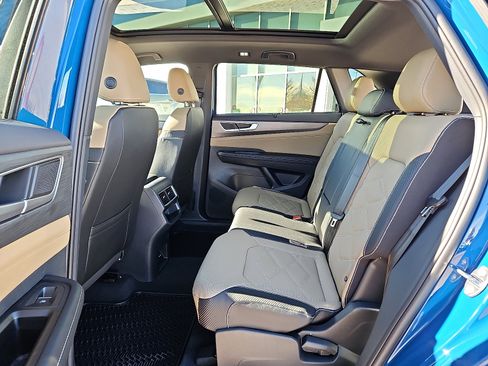 New 2026 Volkswagen Atlas Cross Sport SE image 9