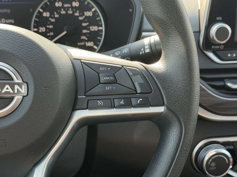 Used 2025 Nissan Altima 2.5 SV FWD image 19