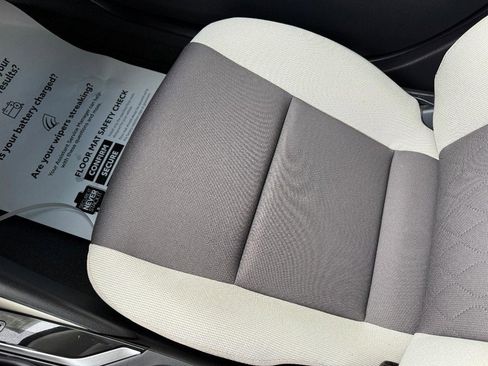 Used 2025 Toyota Corolla LE image 27