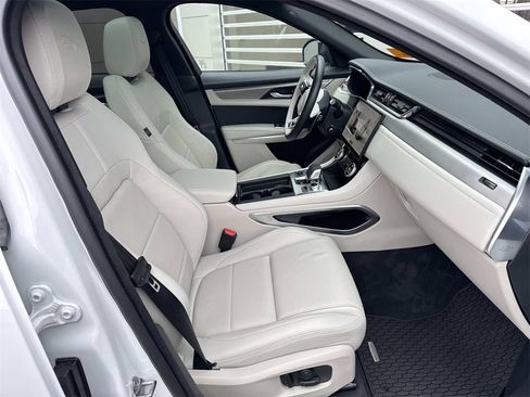 Used 2025 Jaguar F-PACE R-Dynamic S image 9