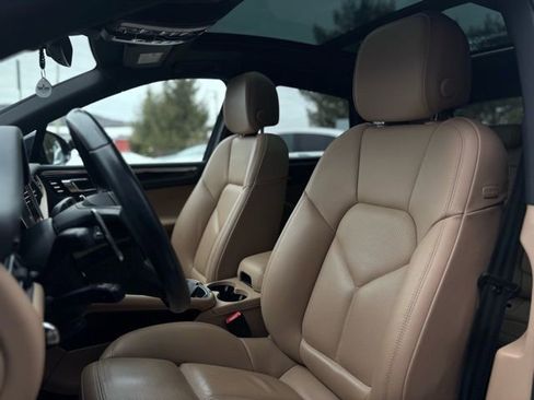 Used 2023 Porsche Macan image 17