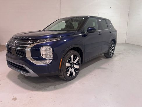 New 2025 Mitsubishi Outlander SE image 7