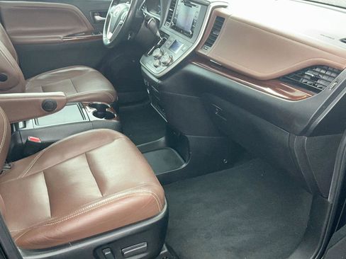 Used 2020 Toyota Sienna Limited Premium image 27