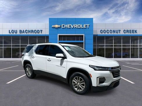 Used 2023 Chevrolet Traverse LT FWD image 2