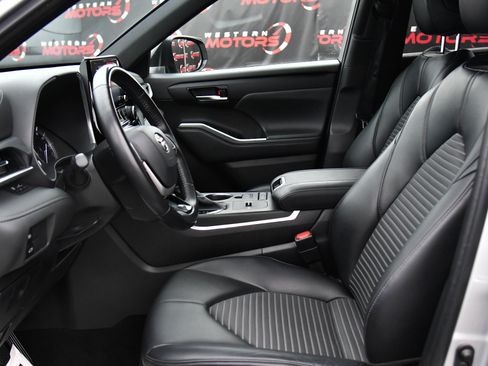 Used 2022 Toyota Highlander XSE image 18