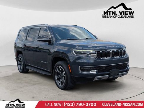 Used 2023 Jeep Wagoneer Series III w/ Convenience Group I AWD/4WD image 4