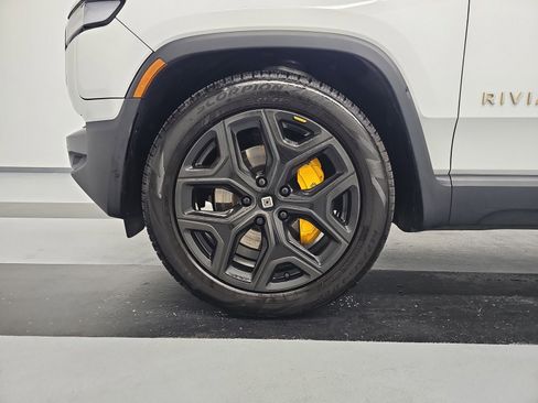 Used 2024 Rivian R1S Adventure image 9