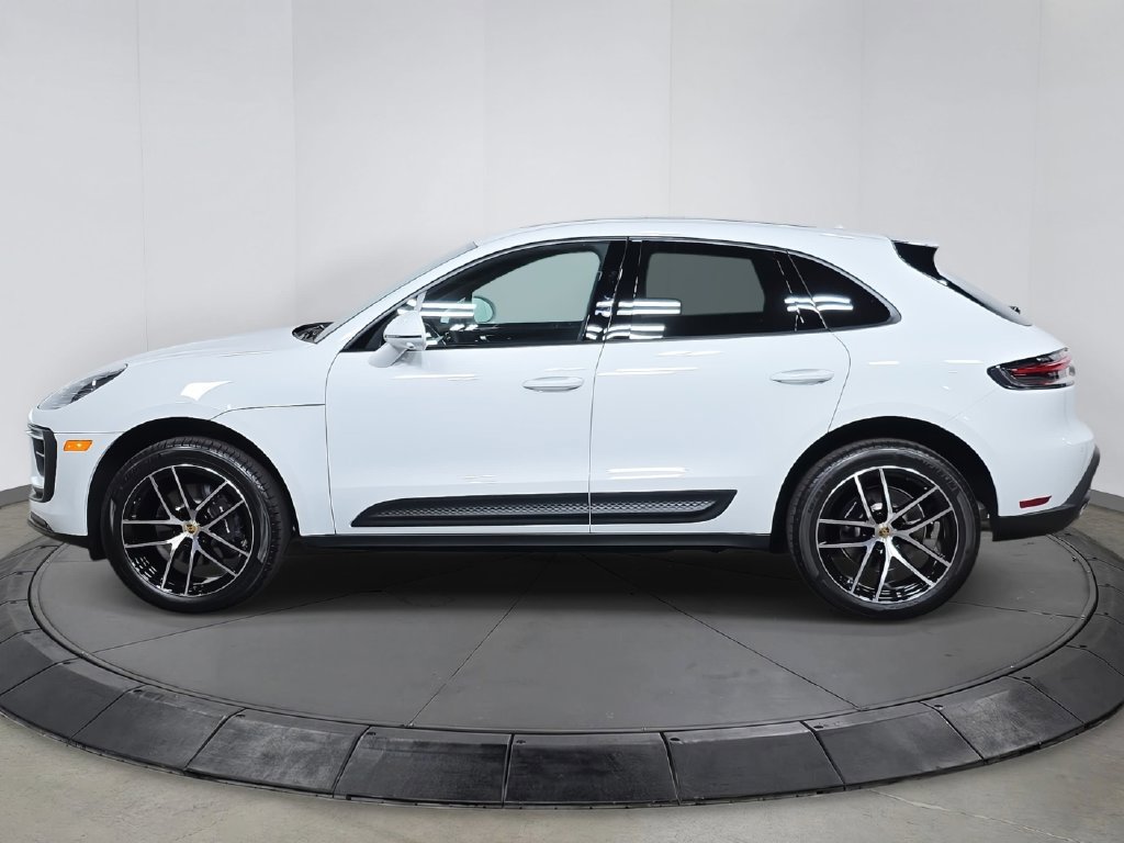 Certified 2026 Porsche Macan AWD/4WD image 2