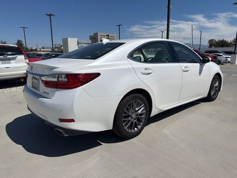 Used 2017 Lexus ES 350 w/ Premium Package image 2