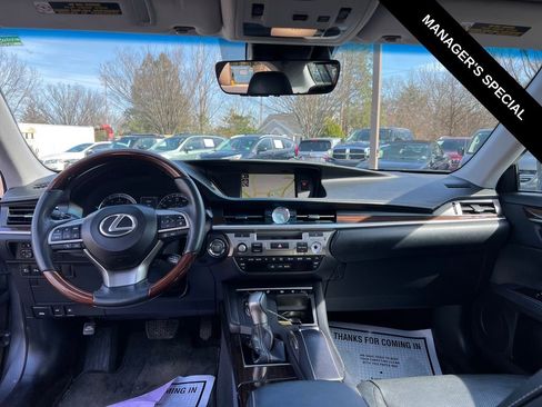Used 2017 Lexus ES 350 w/ Luxury Package FWD image 18