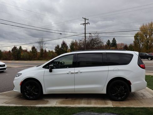 New 2026 Chrysler Pacifica Limited w/ S Appearance Package image 29