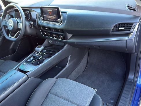 Used 2023 Nissan Rogue SV image 32