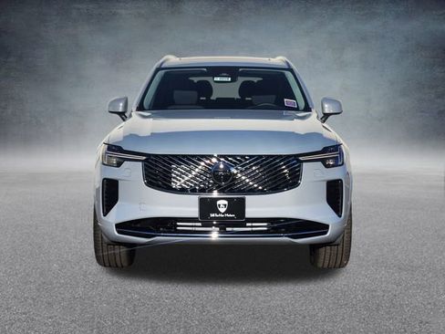 New 2026 Volvo XC90 T8 Plus image 2