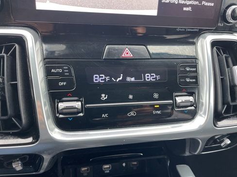 Used 2023 Kia Sorento SX image 12
