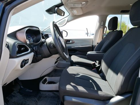 Used 2024 Chrysler Voyager LX FWD image 31