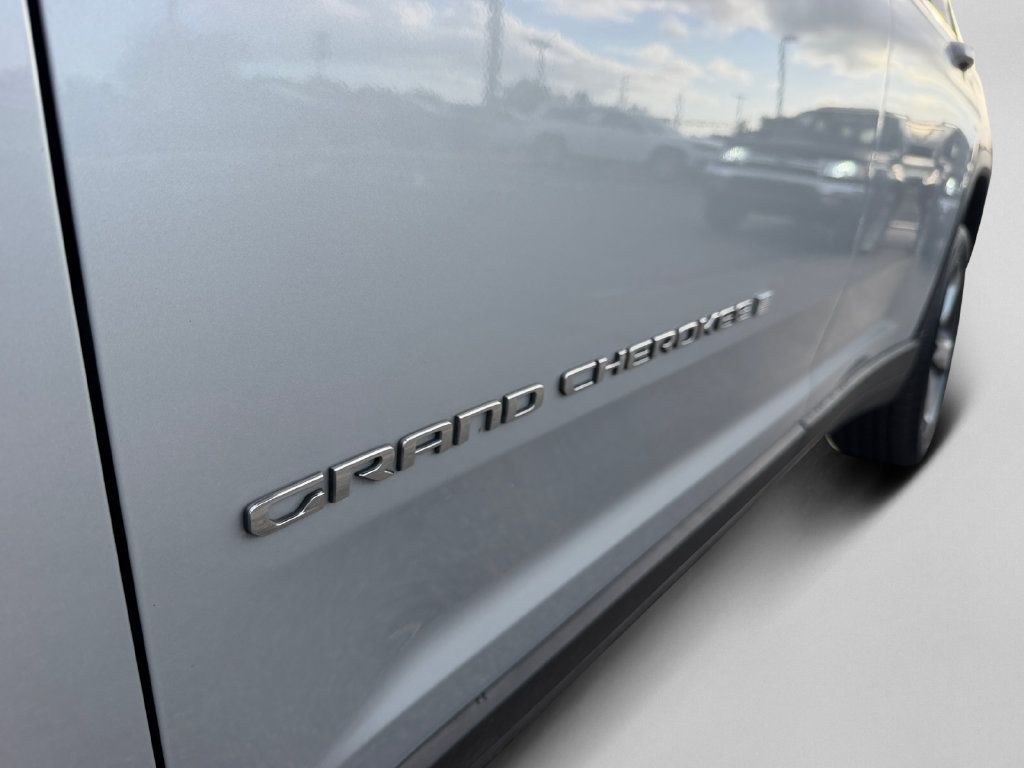 Used 2021 Jeep Grand Cherokee L Limited AWD/4WD image 32