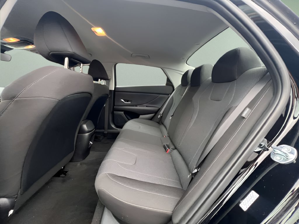 Used 2024 Hyundai Elantra SE FWD image 18