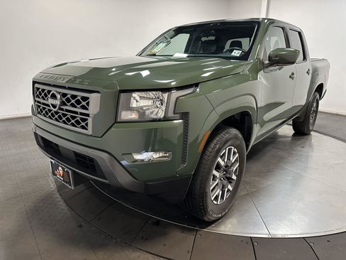 Used 2022 Nissan Frontier SV AWD/4WD image 6