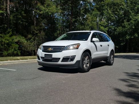 Used 2017 Chevrolet Traverse LT AWD/4WD image 2